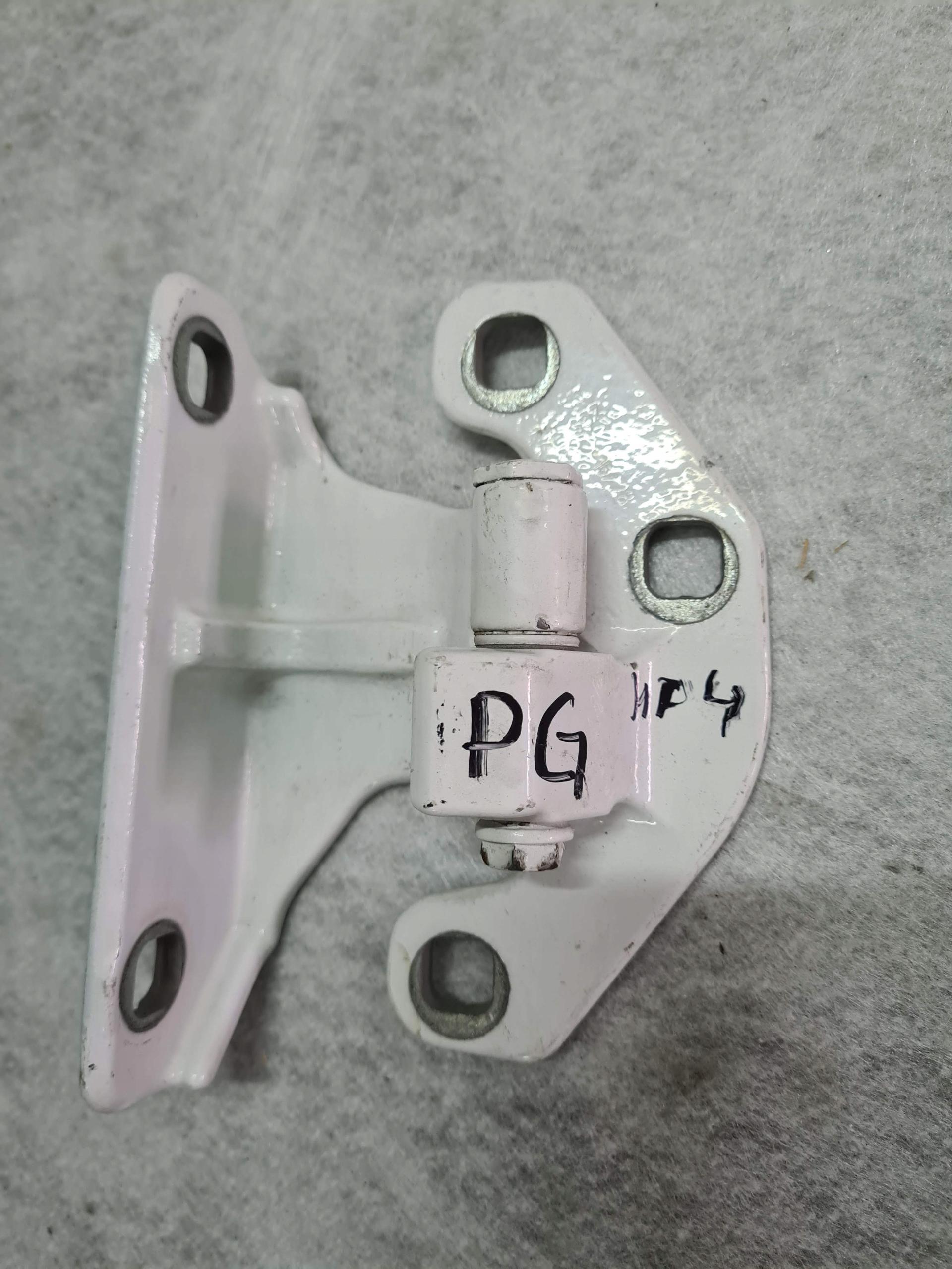 Mercedes Actros MP4 петля левая правая верхняя нижняя