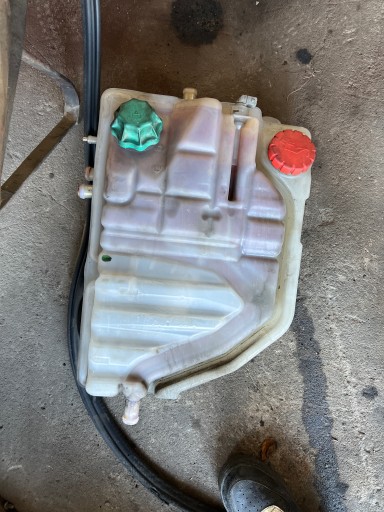 Расширительный бачок Мерседес Аксор Атего.