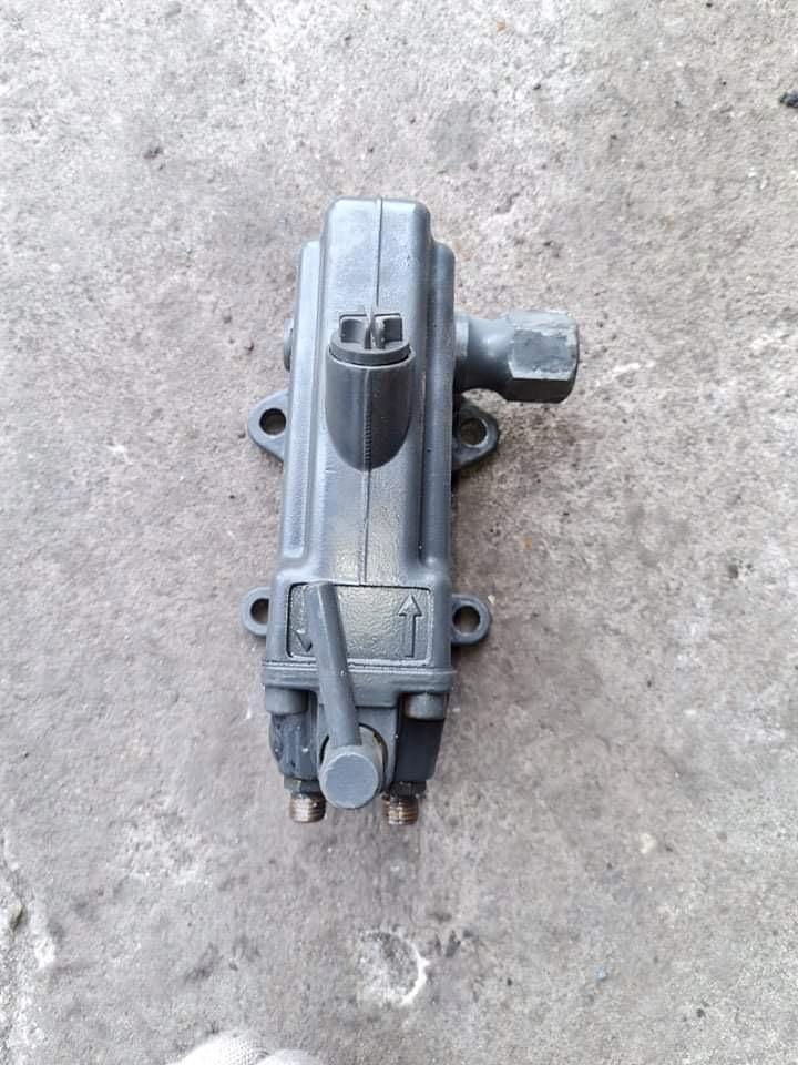 0015530001 - Mercedes Axor Atego подъемный насос кабины