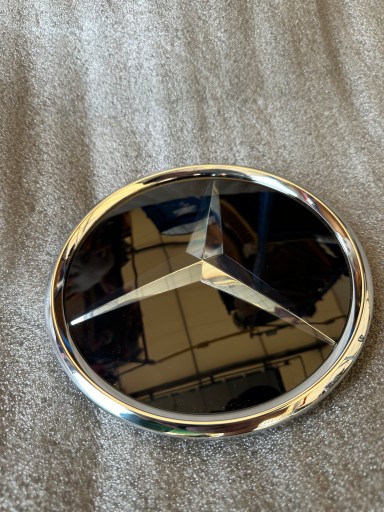 A0008881800 A0008881800 - !Эмблема Mercedes C Class C300 OEM A0008881800!