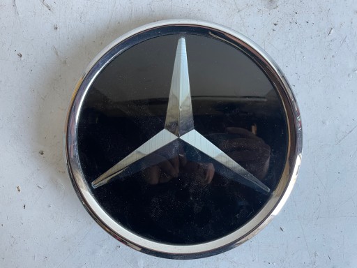 Логотип Mercedes C Class W206 A0008881800