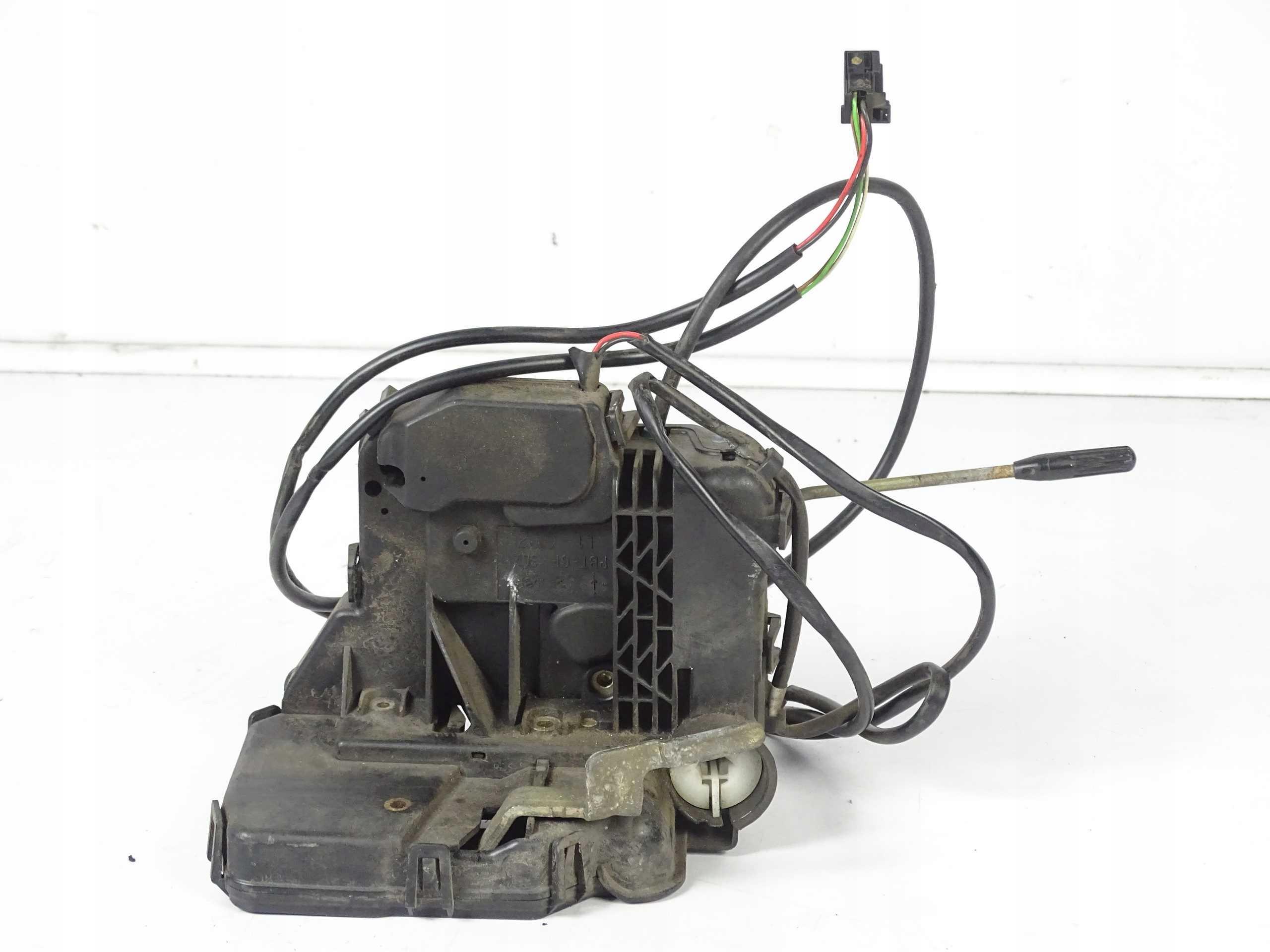 A2037200135 - Mercedes C Class W203 замок двери левый передний EU