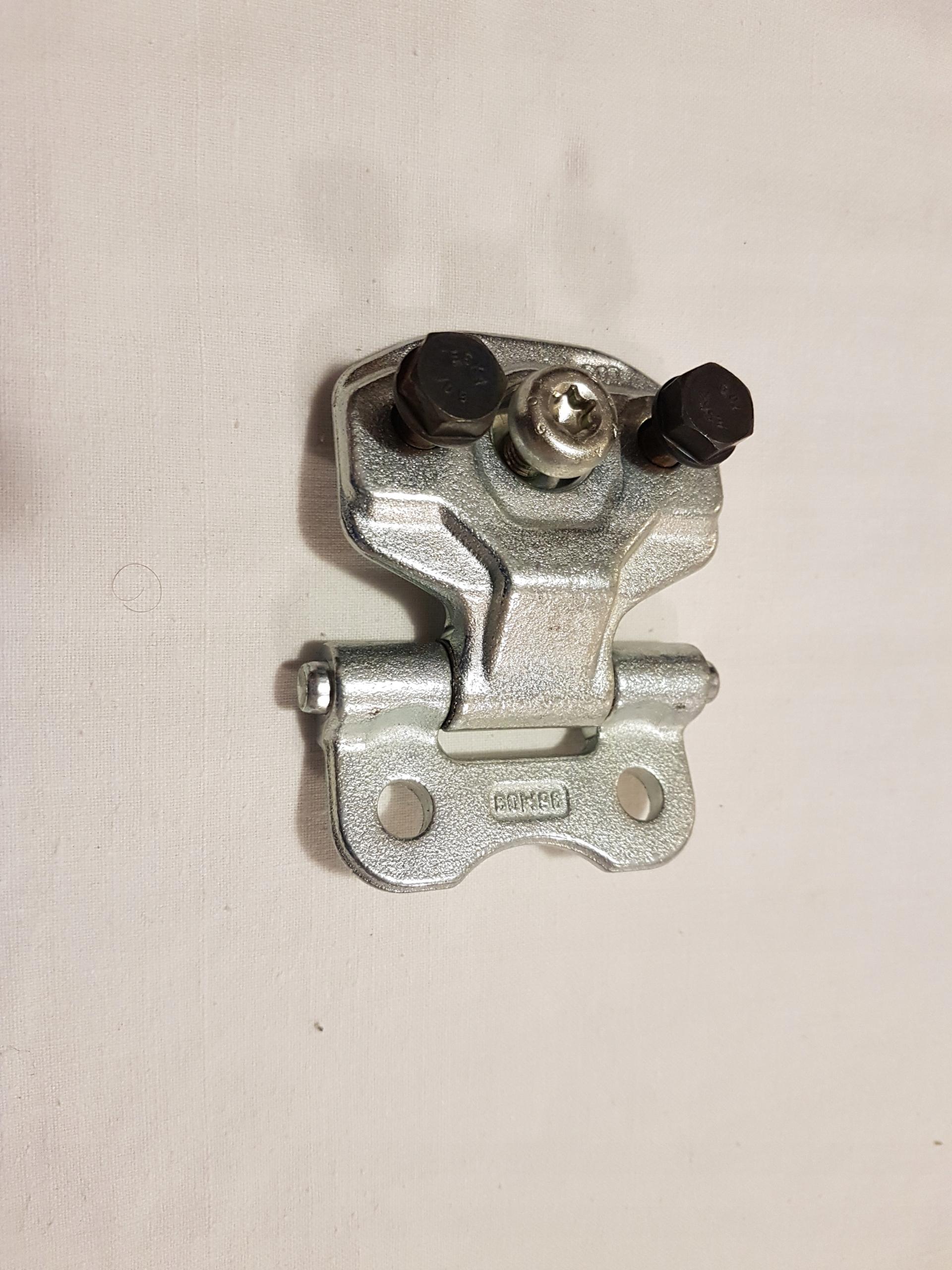 Mercedes C202, 140 дверна петля передня 2027200037