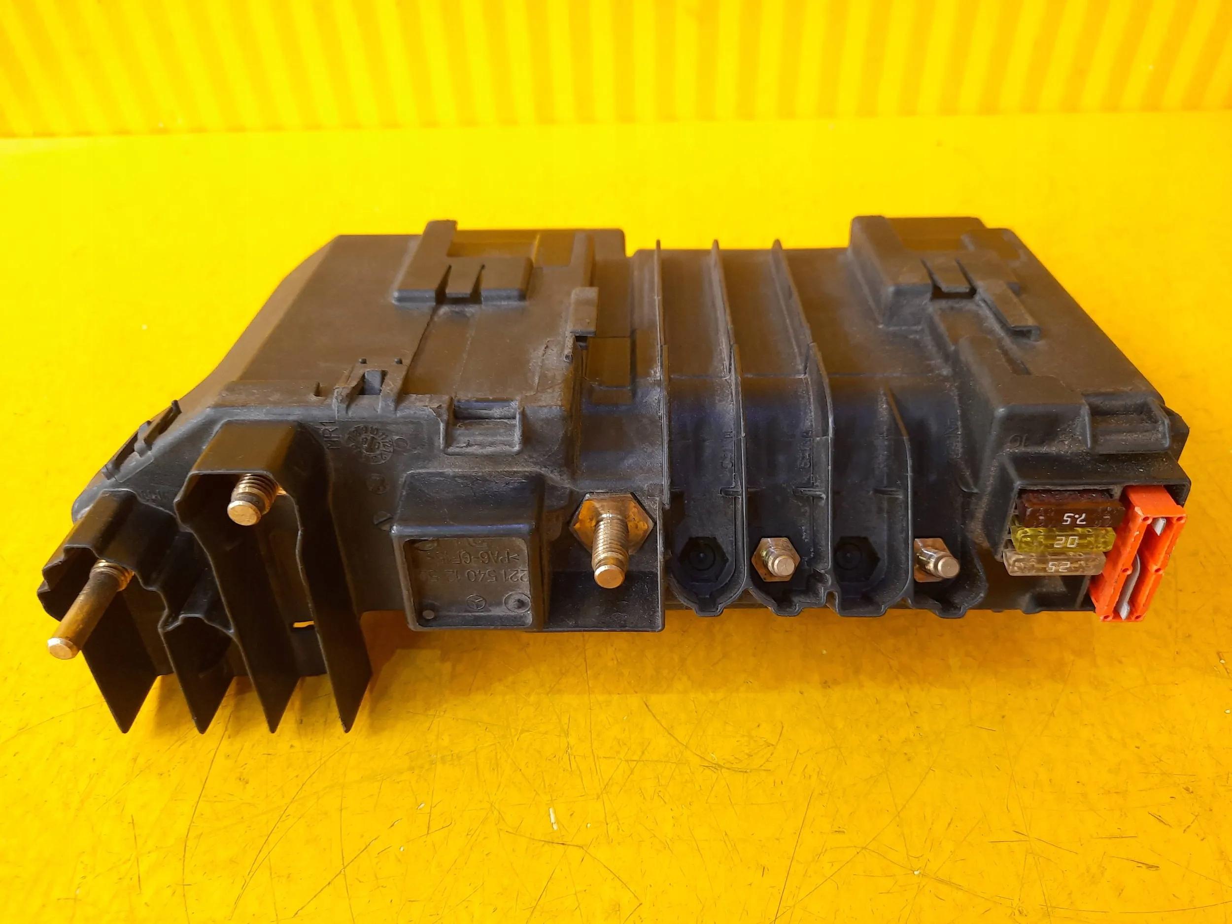 Mercedes CL C216 блок предохранителей 2215401250