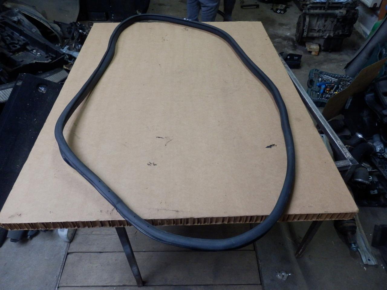 Mercedes GLK x204 прокладка задньої кришки багажника