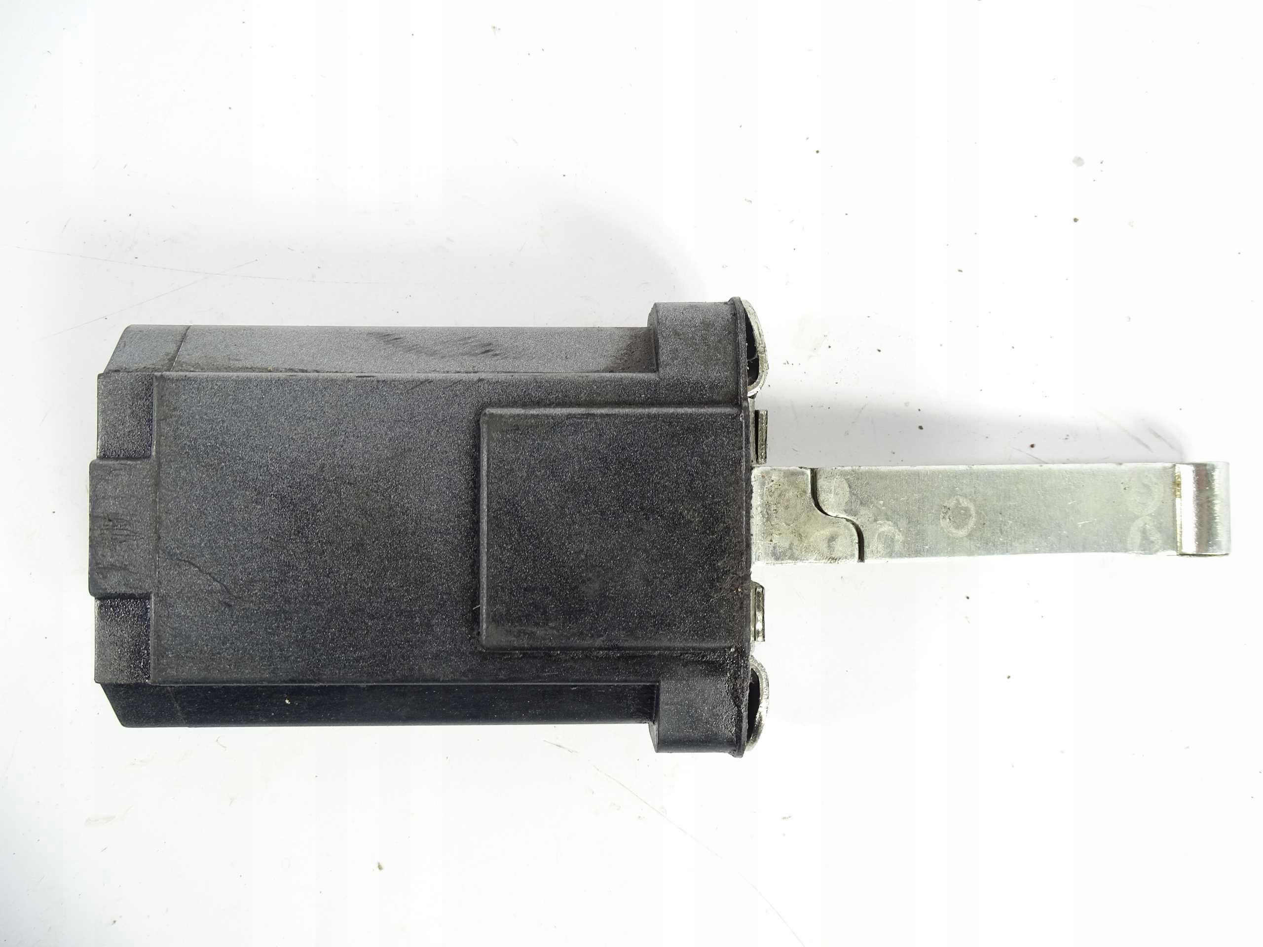 A1407200616 - Mercedes S W140 Обмежувач дверей передній передній