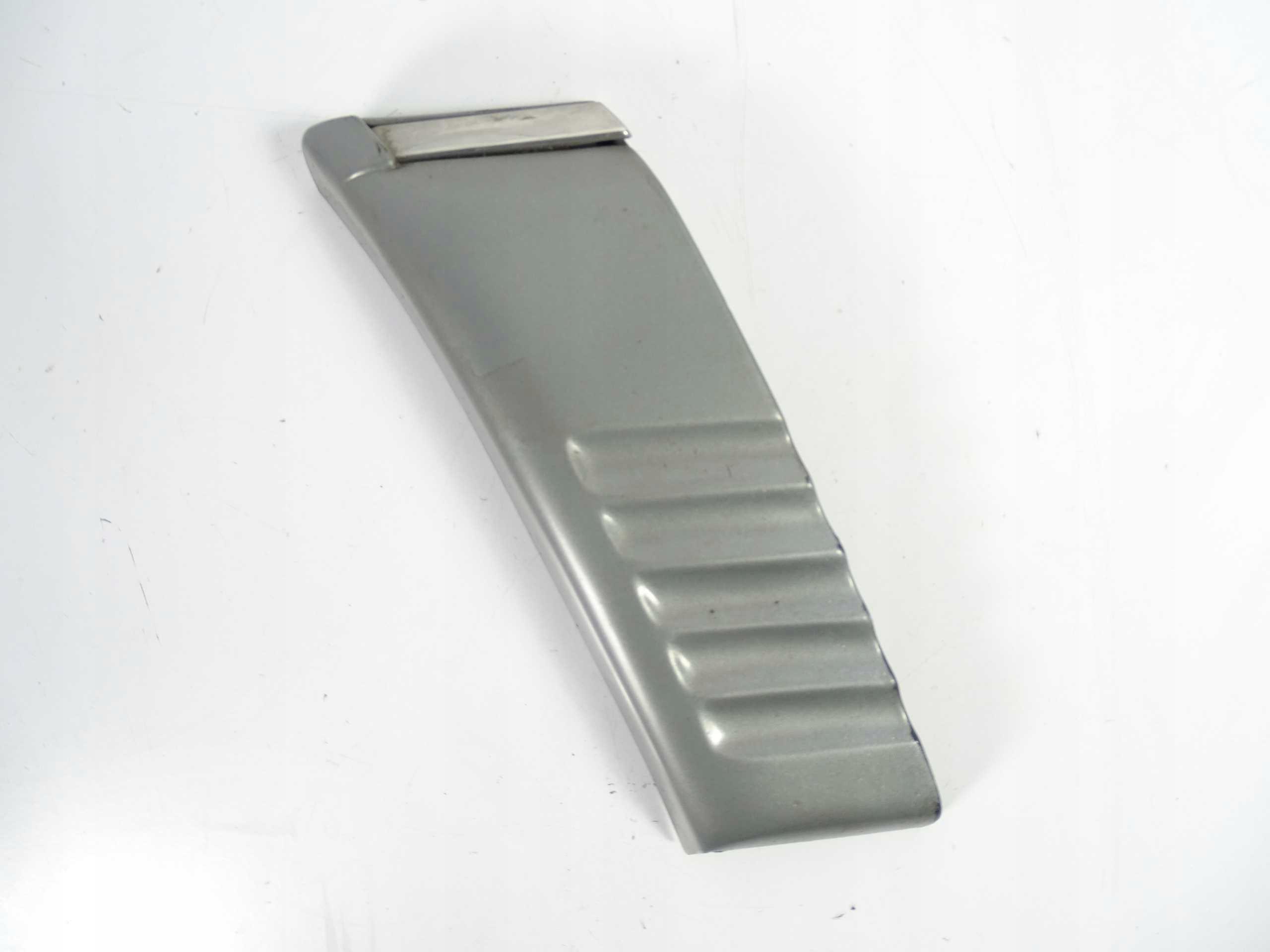 A1266902840 - Mercedes S Class W126 крыло молдинг правый задний