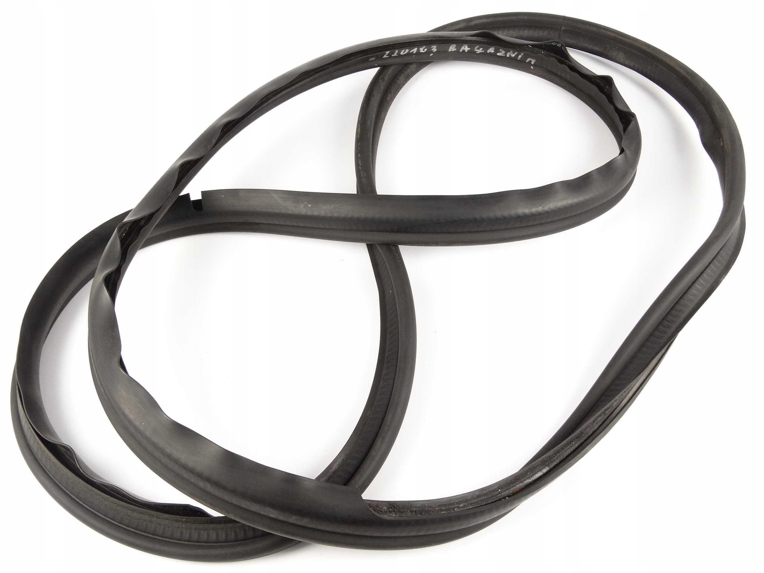 Mercedes S класс W220 прокладка крышки багажника