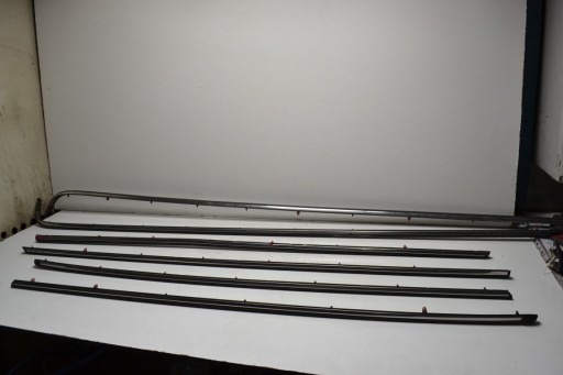 Mercedes W123 Coupe Молдинги боковых дверей и крыльев