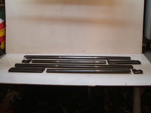 Накладки на нижні пороги Mercedes W123 комплект 8 шт.;