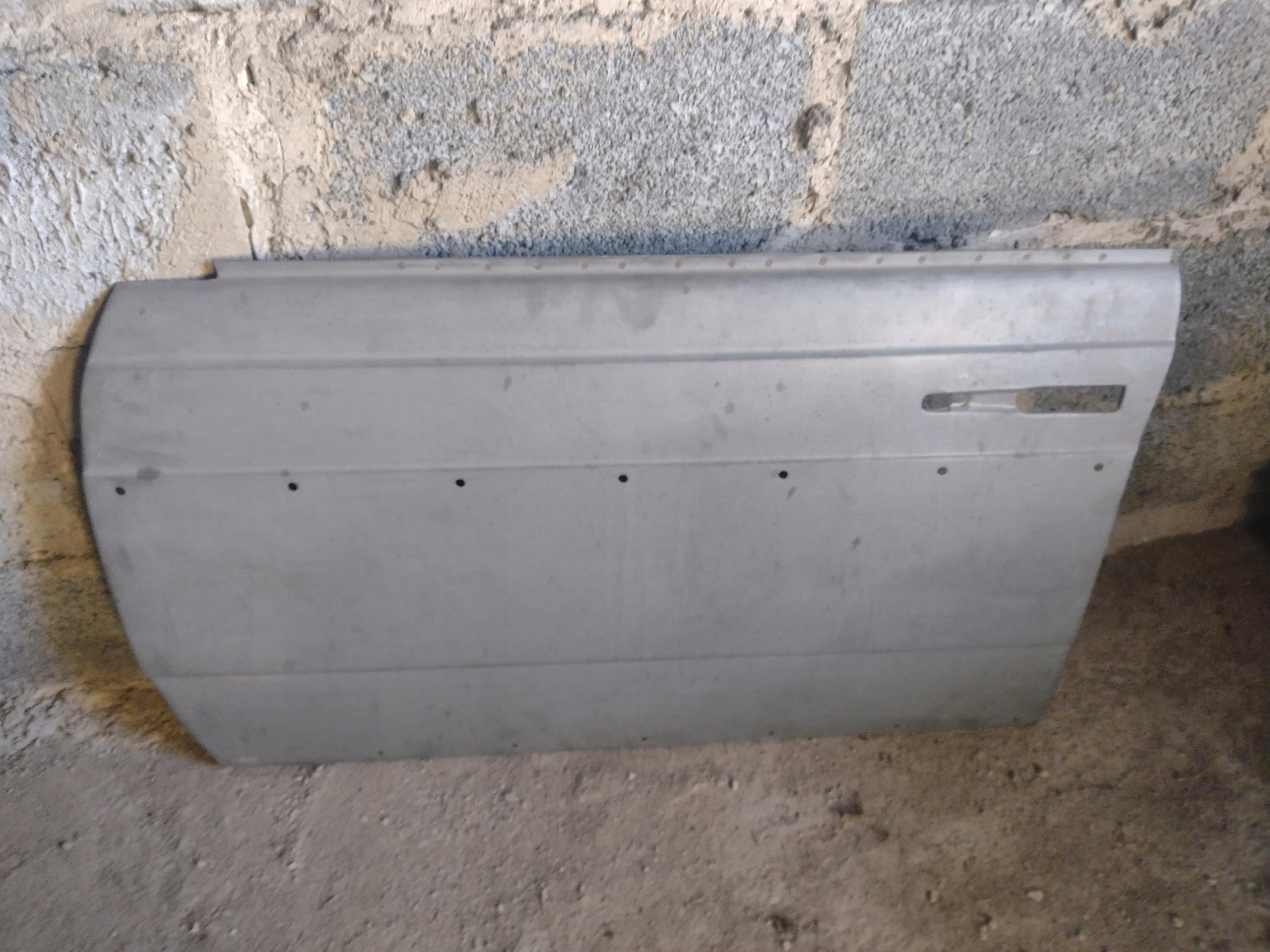 Mercedes W123 обшивка дверей нова ліва передня