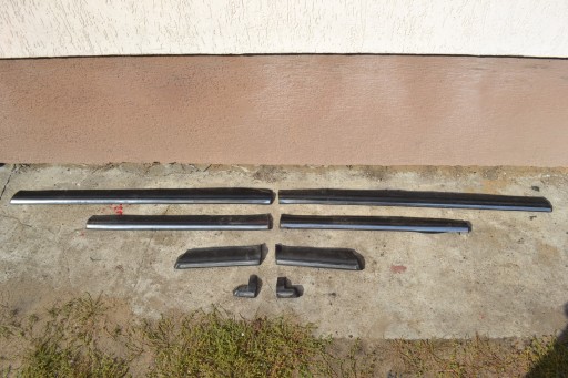 Mercedes W123 седан нижні планки дверей комплектні
