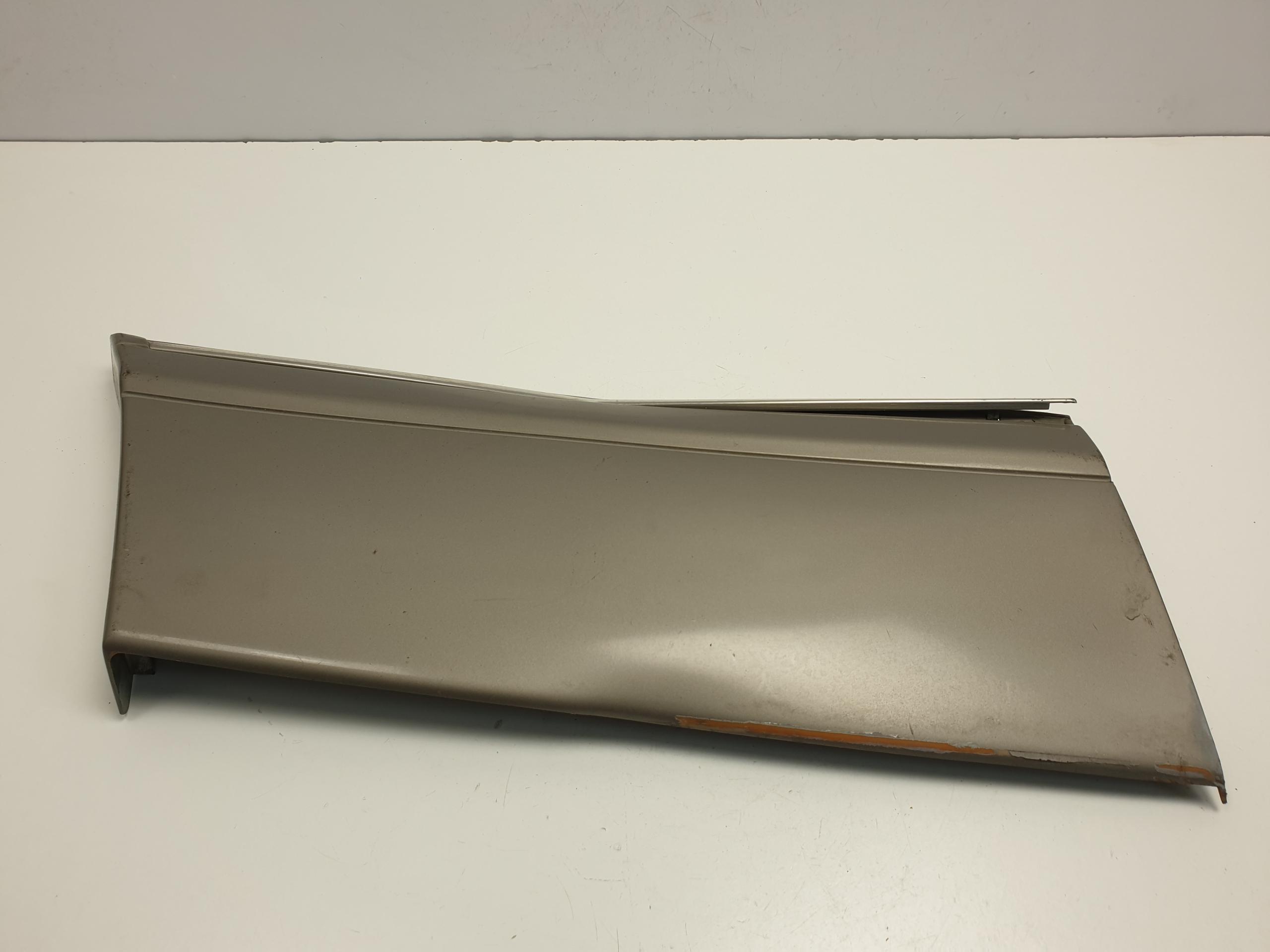 1266904840 - Mercedes W126 SEC задняя правая накладка крыла задняя