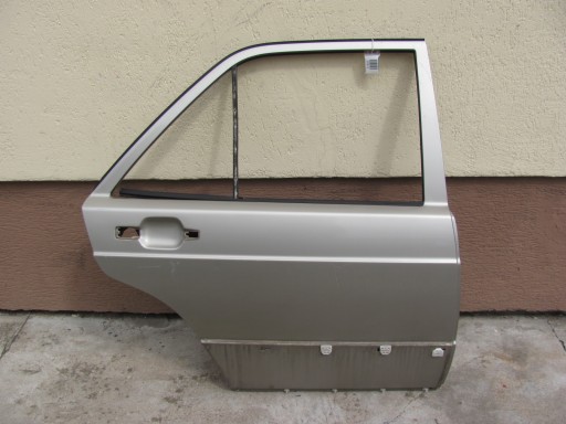 Mercedes W201 190 Дверь задняя правая