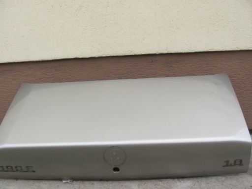 Mercedes W201 190 Крышка багажника