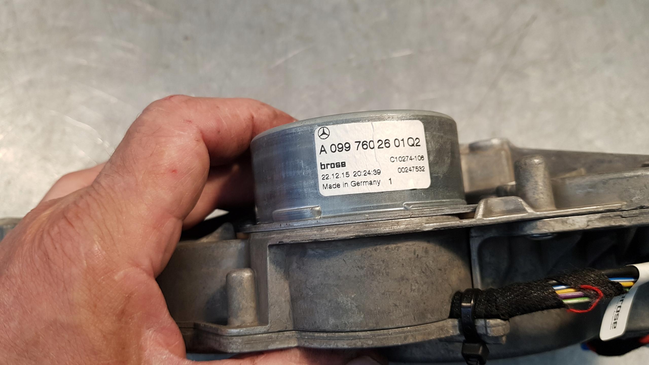 Mercedes W205 мотор задней двери A2059007218