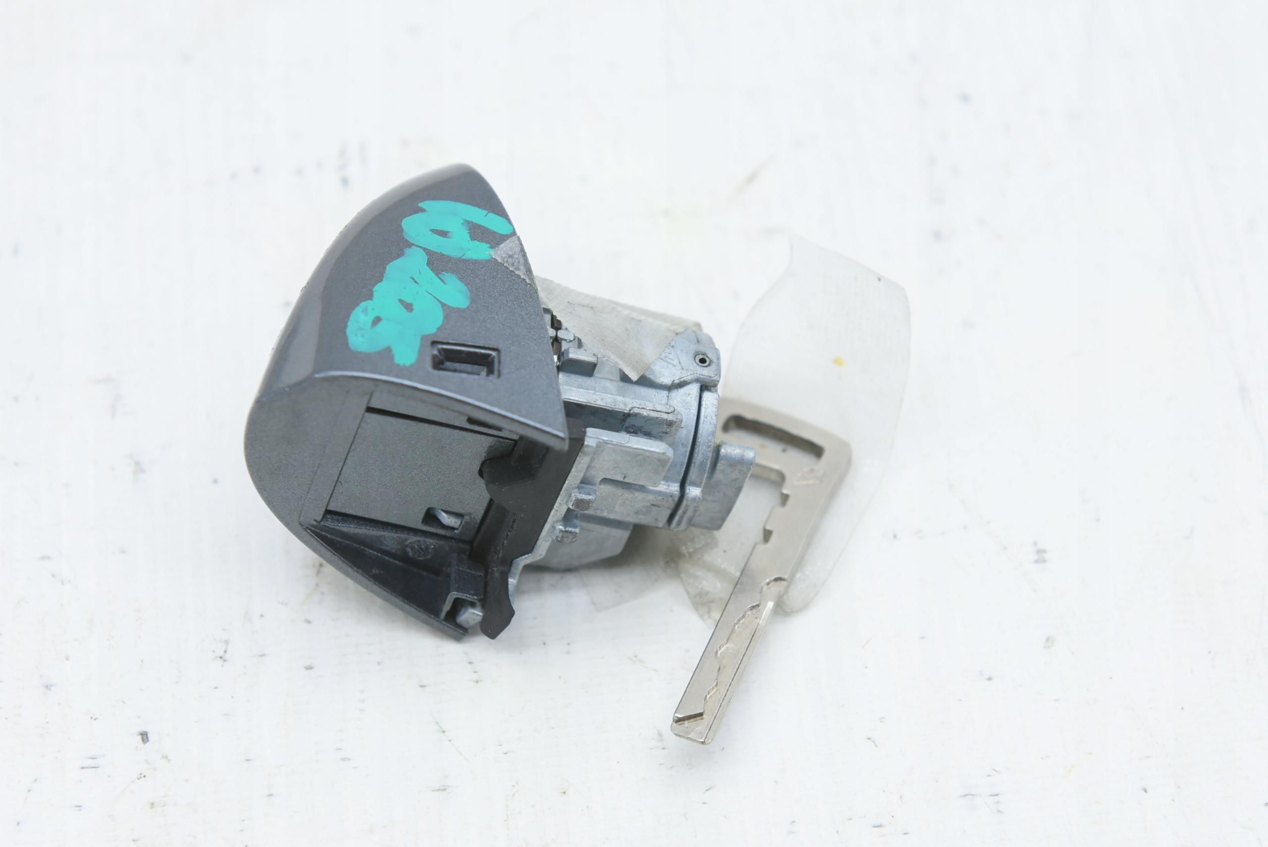 Mercedes W205 вставка ручки замка левая передняя + наконечник