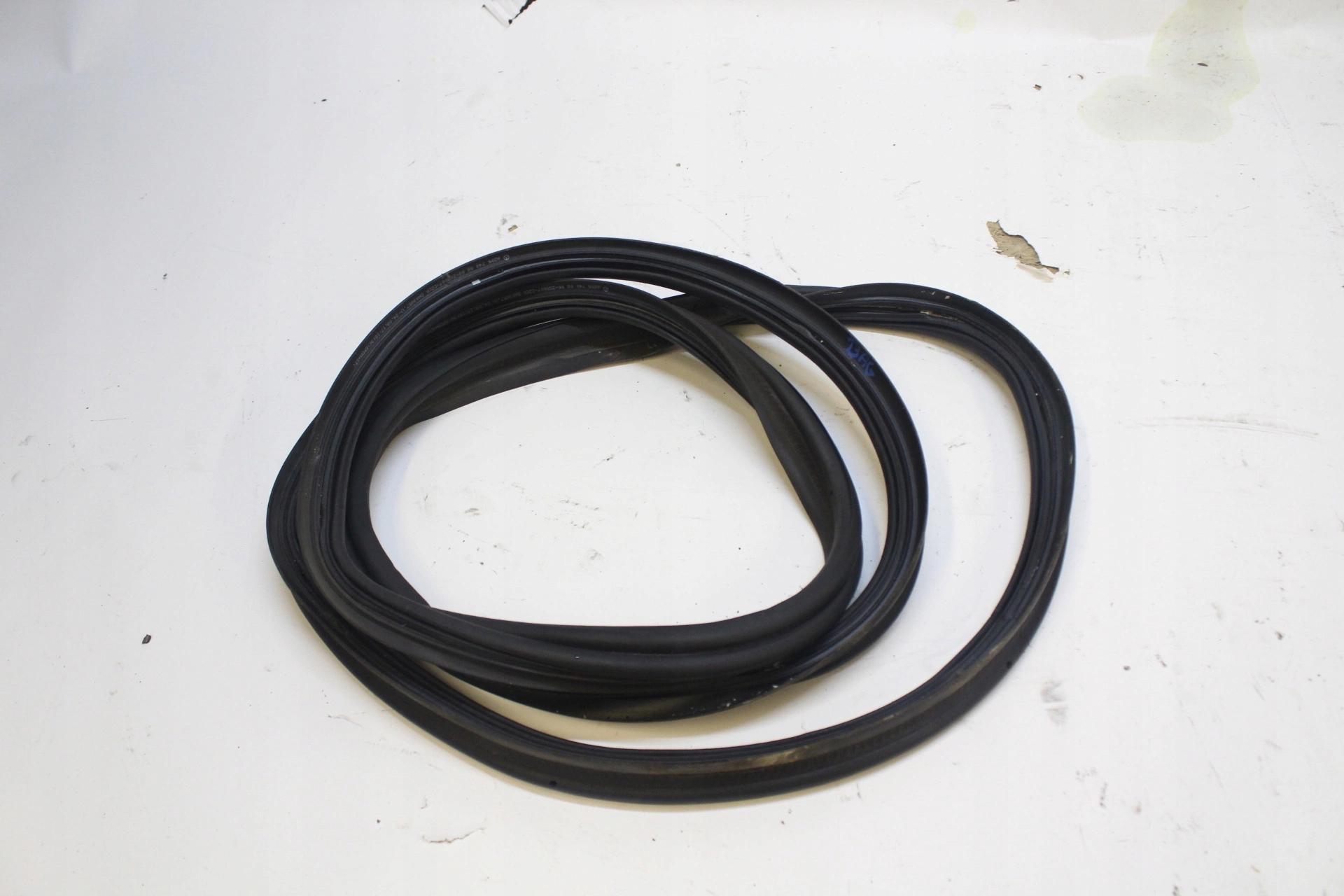 Mercedes W205 универсал уплотнение заслонки a2057400600