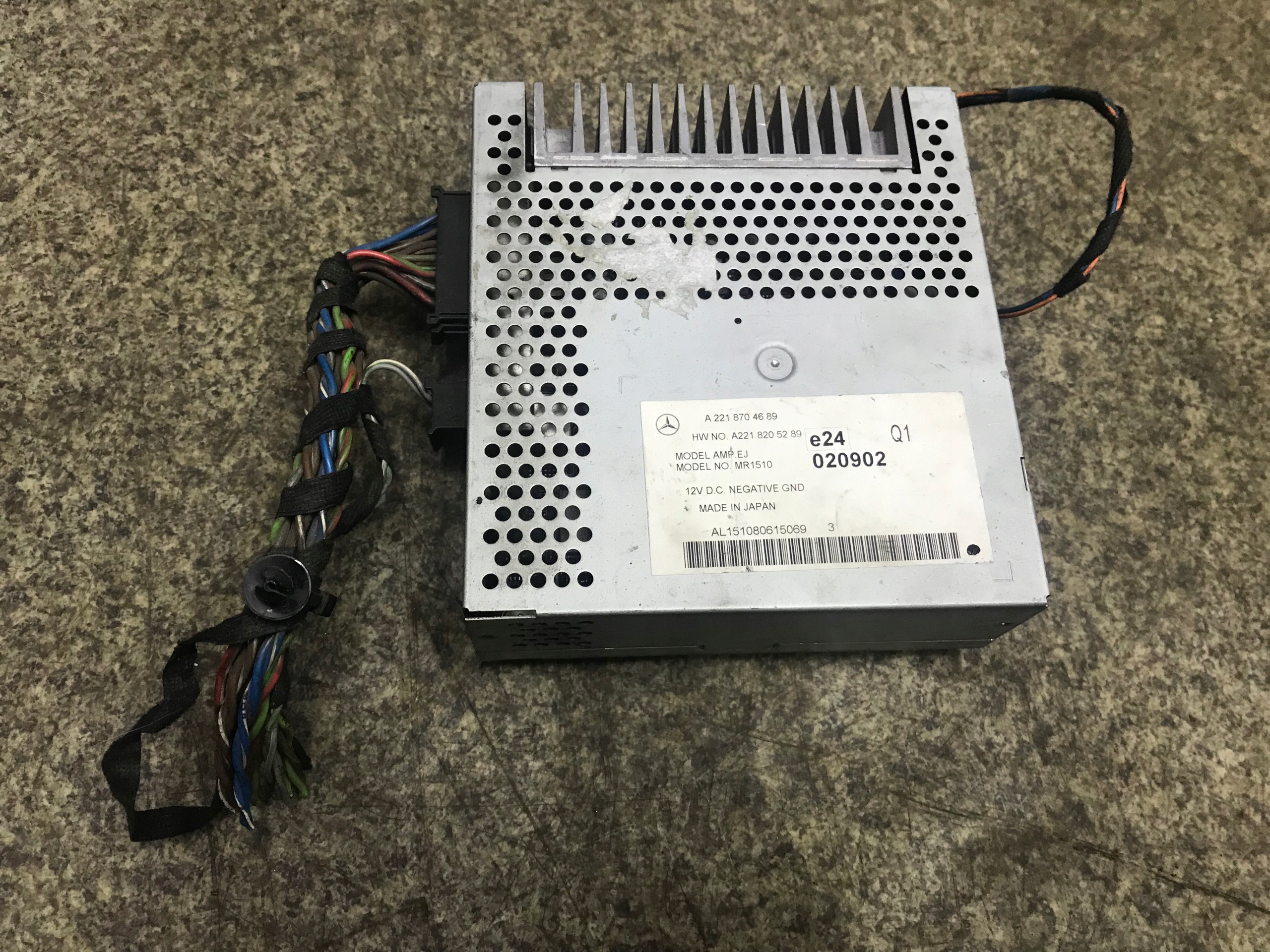 A2218704689 A2218205289 - Mercedes W221 усилитель модуль аудио тюнер ORG BDB