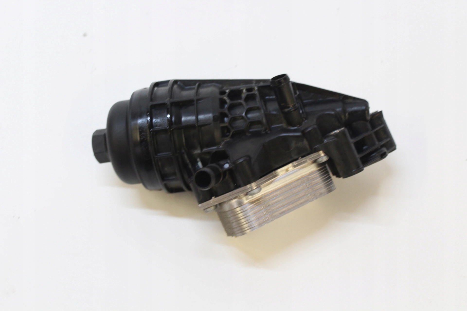 5735709 - Корпус масляного фильтра Mercedes W246 a2701800810