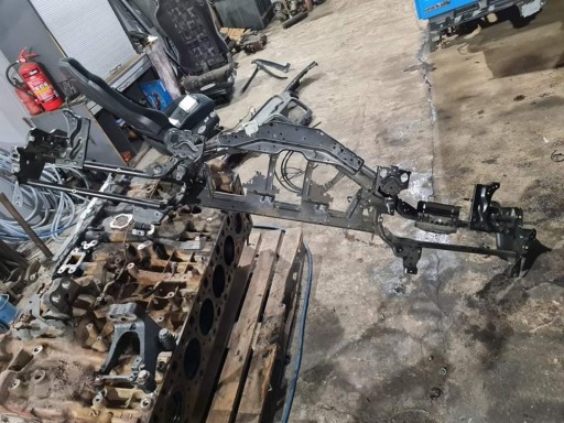 A9406800431 004 - Mercedes Atego axor стойка крепления доски