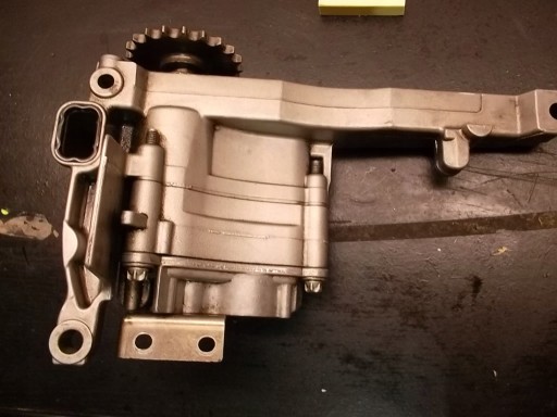 181 08 - Mercedes масляный насос om 642 3.0 cdi w211 221 w212