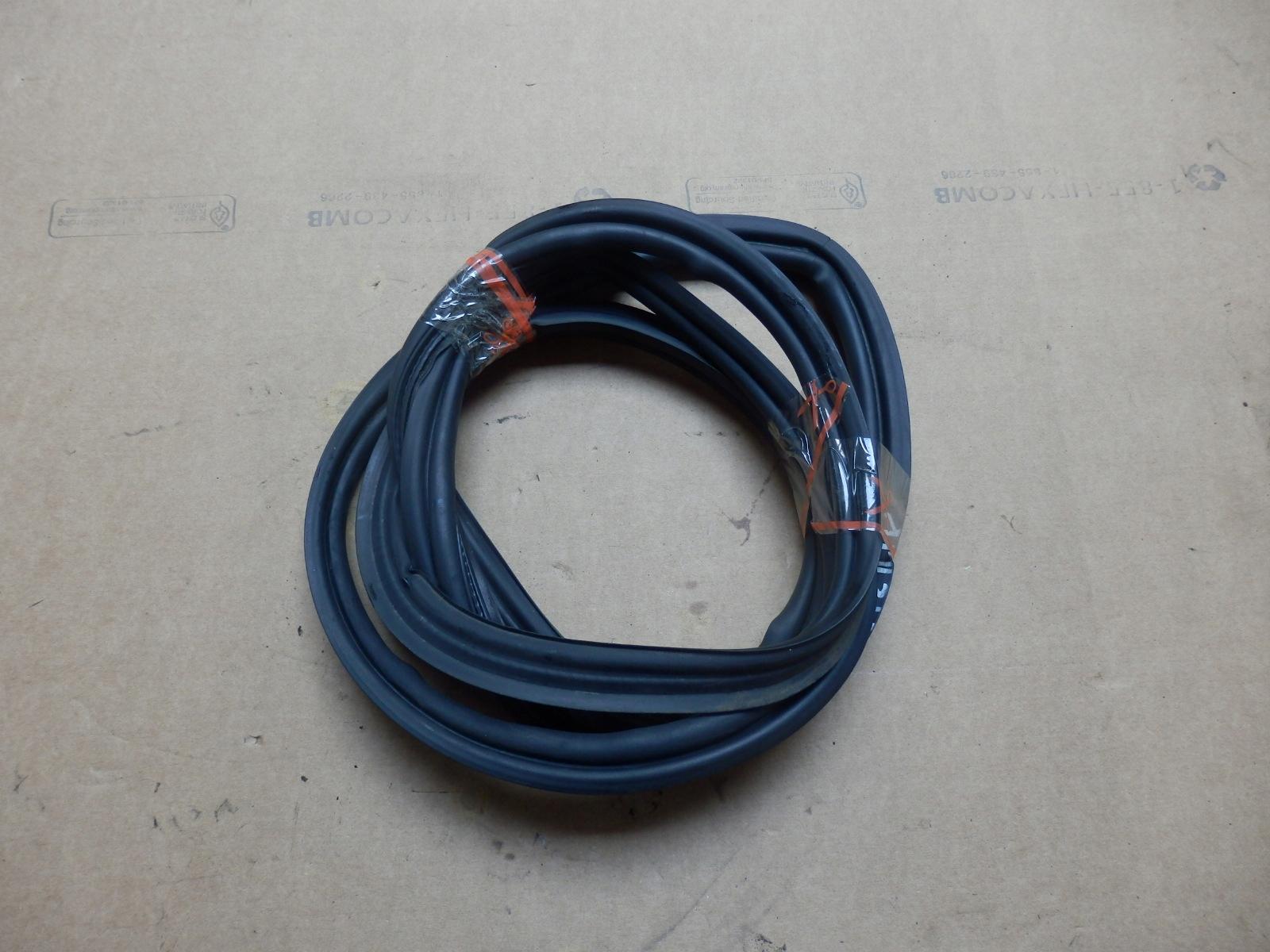 204 - Mercedes w204 прокладка крышки багажника седан