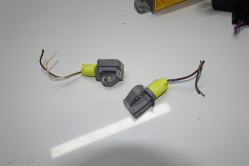 Mercedes w204 w212 датчик удара подушки безопасности 2048201985