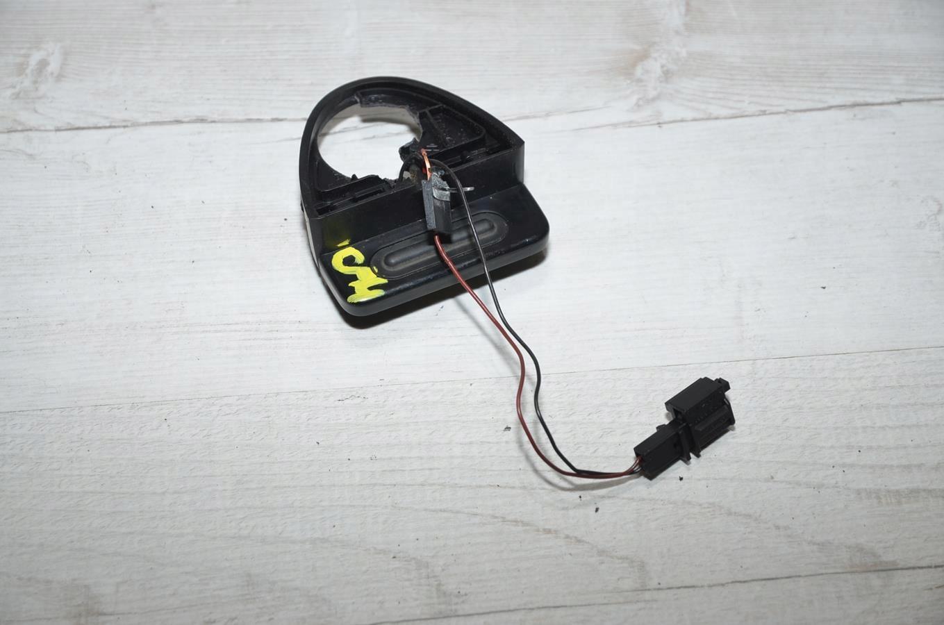 7L6845427 - Микропереключатель стеклоподъемника задний VW Touareg 7L