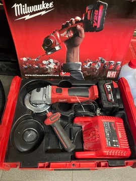 Кутова шліфувальна машина Milwaukee HD 28 AG 125