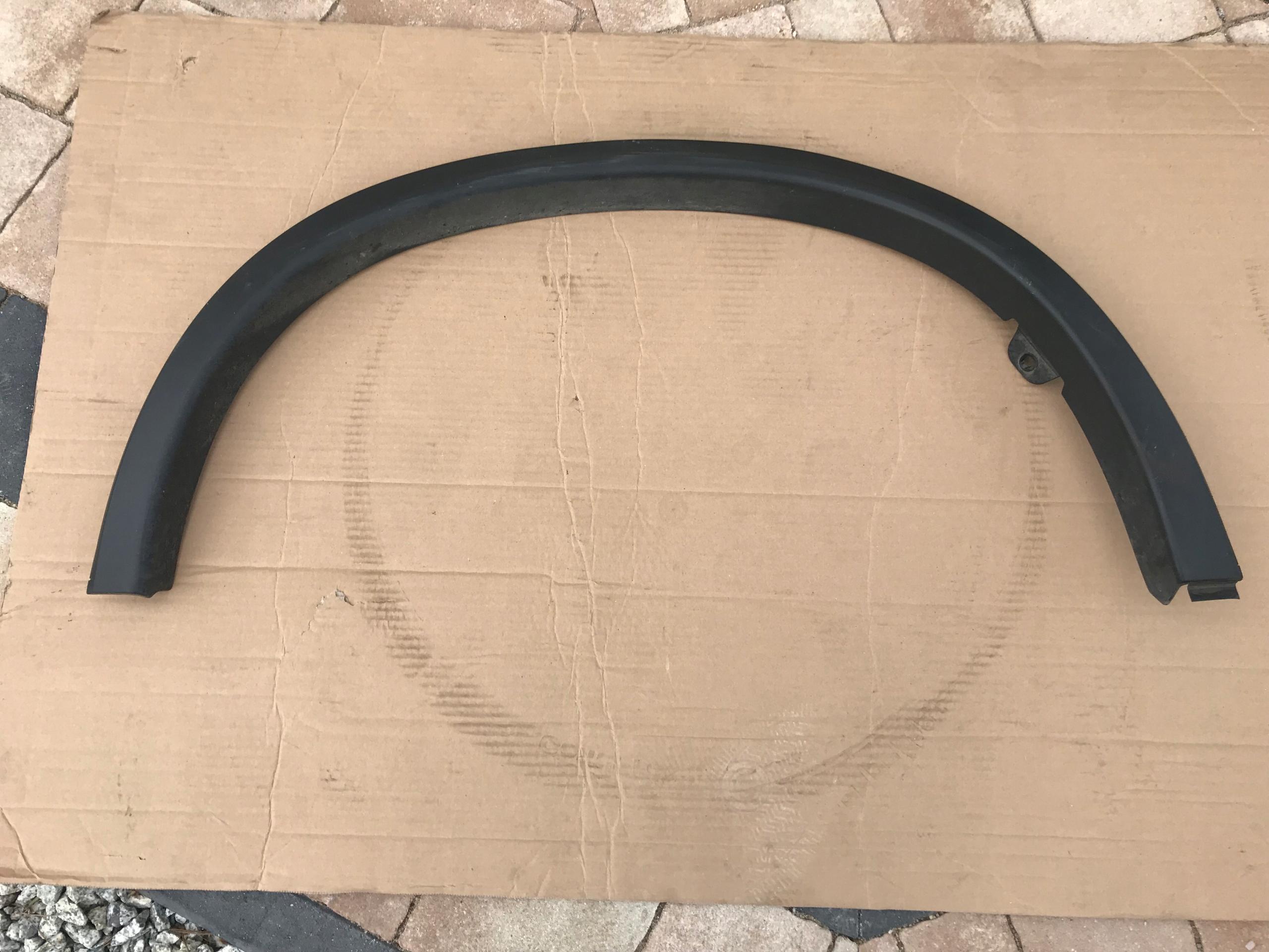 Mitsubishi ASX накладка на крыло правая задняя