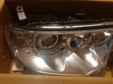 Митсубиси Л200 фонарь передний правый