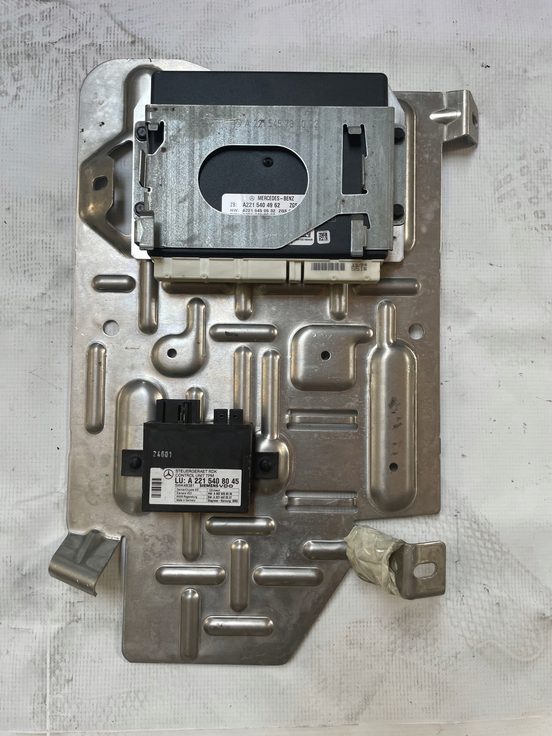 2215404962 - Модуль управления подвеской Mercedes A2215404962