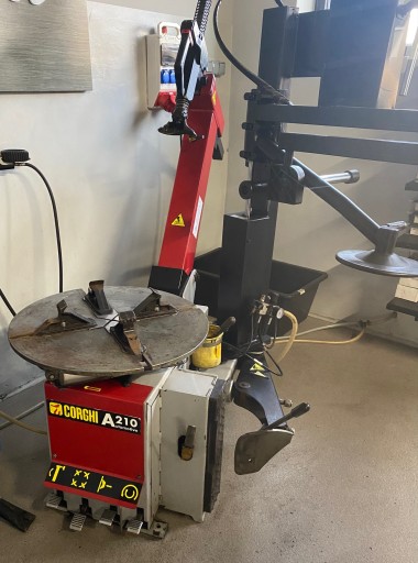 Шиномонтажний агрегат Corghi A210 в дуже хорошому стані