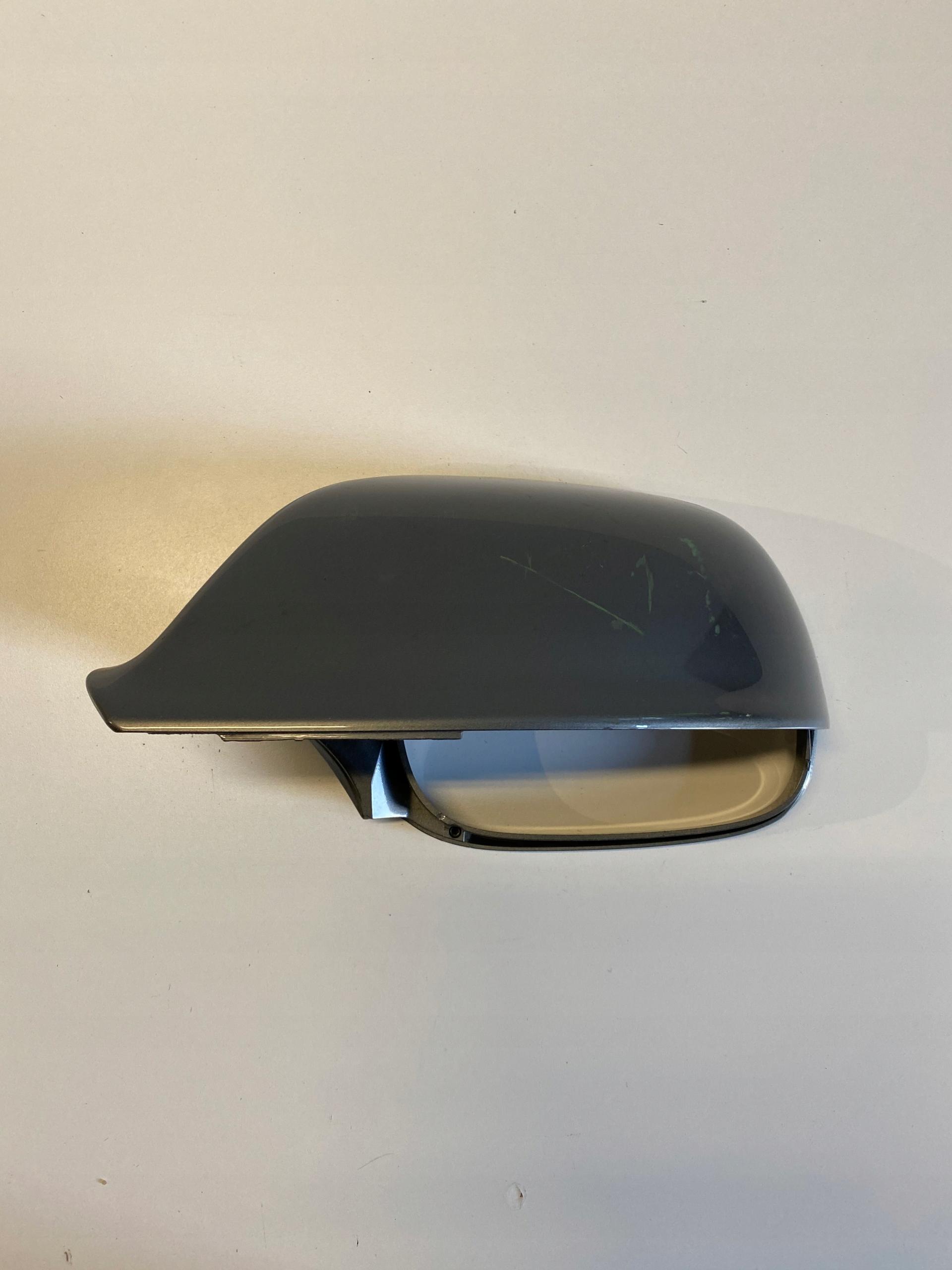 Зеркальная крышка левая AUDI Q5 Q7 8R0857527A