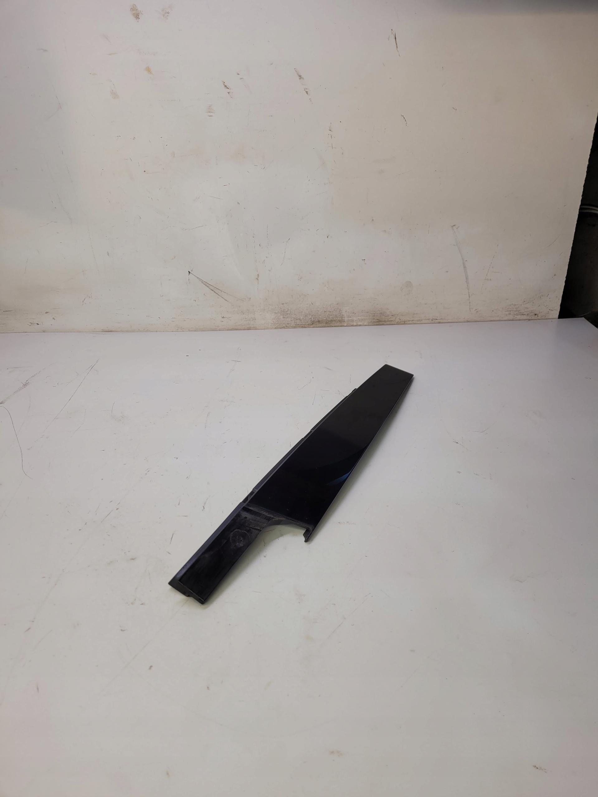 Накладка крышка стойки AUDI A4 B8 l P 8K0837901M