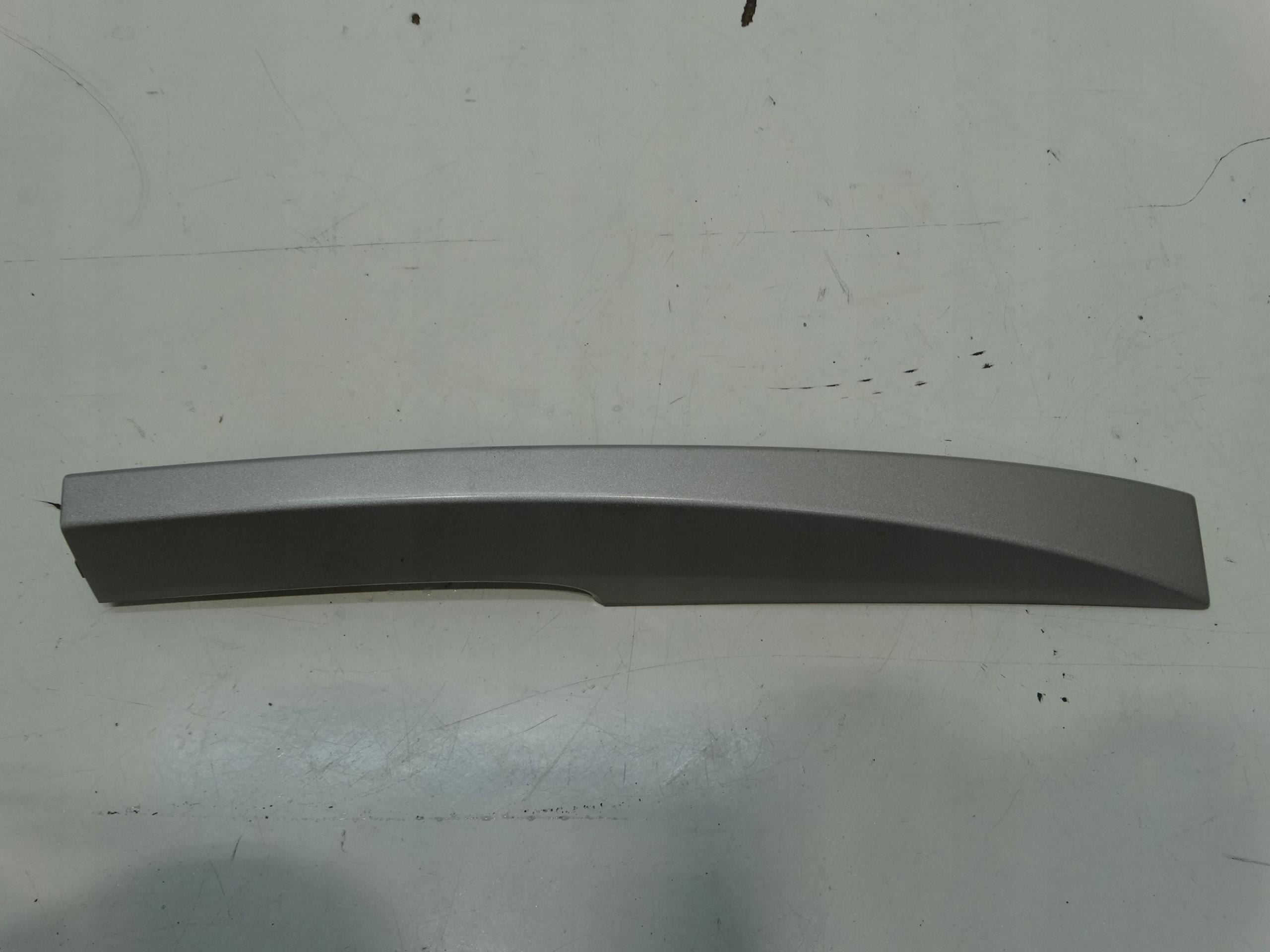 НАКЛАДКА НА РИЛЬЦЕ ПРАВА ПЕРЕДНЯ LAGUNA III 738200001R