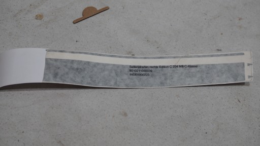 НАКЛЕЙКА НА КРЫЛО ПЕРЕДНЕЕ ПРАВОЕ MERCEDES W204 AMG C63 НОВАЯ