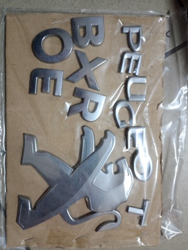 НАДПИСЬ И ЭМБЛЕМА (ЛЕВ) ЗАДНЯЯ ДВЕРЬ PEUGEOT BOXER 2014-24 гг.