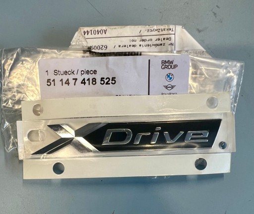 51147418525 - НАПИС ЛОГОТИПА xDRIVE ЗАДНЯ МАРКУВАННЯ BMW 5 G30 X-DRIVE
