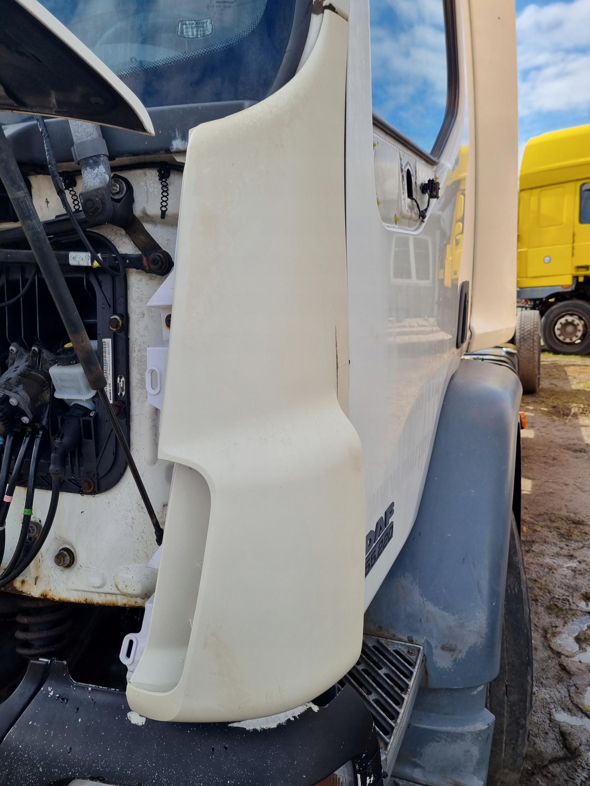 УГЛОВОЙ ОБТЕКАТЕЛЬ КАБИНЫ LH DAF 45 55 LF