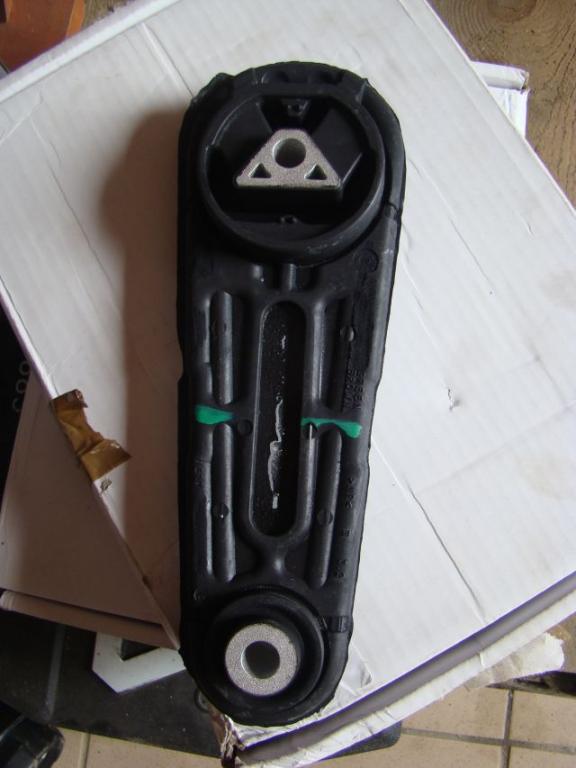 Nissan ALMERA N16 подушка коробки передач нижняя