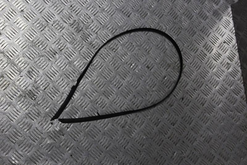 423tsagdg - NISSAN JUKE 2013 УПЛОТНЕНИЕ СТЕКЛА ЗАДНЕЙ ДВЕРИ