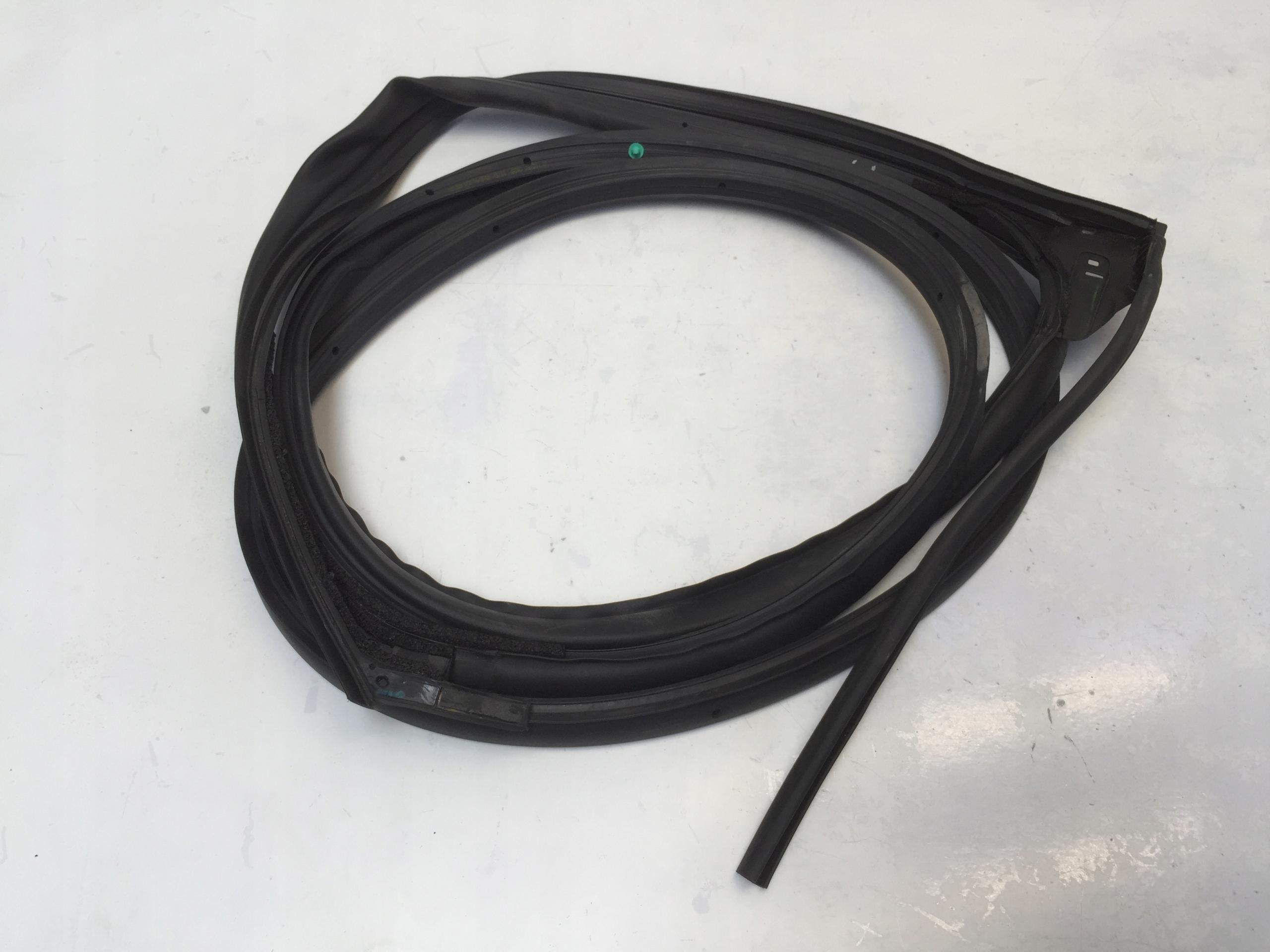 828306PA0A - Nissan Juke II F16 уплотнитель задней двери 82830-6PA0A