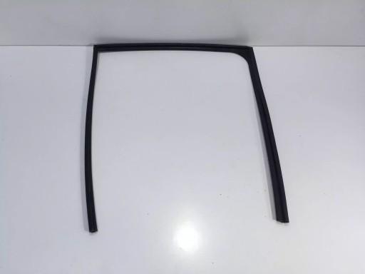 3NF0A - NISSAN LEAF II 20R ущільнювач двері правий задній 82330