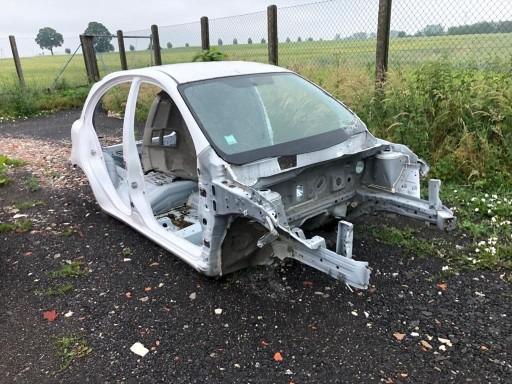 NISSAN MICRA K13 ПРАВАЯ ПЕРЕДНЯЯ ЧЕТВЕРТЬ РАМА