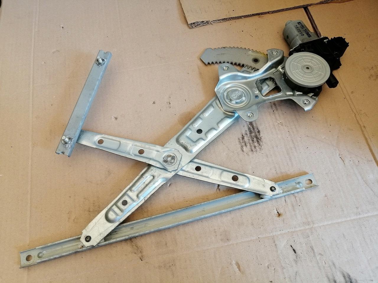 NISSAN NAVARA D23 MECHANZIM заднее левое стекло