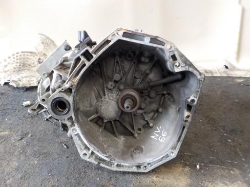 51767019804 - BMW 5 F11 10-17 уплотнение крепления справа спереди