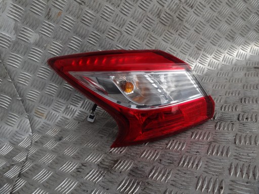 Nissan Pulsar 2018 Задняя лампа покинула Европу полным оригиналом