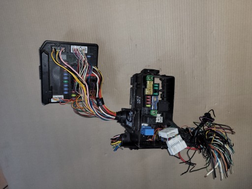 284B7-BB00B - КОРОБКА МОДУЛЯ NISSAN QASHQAI I J10 BSI